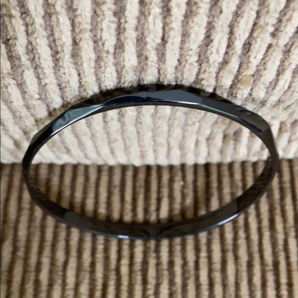 Chico’s faceted metallic black bangle bracelet
